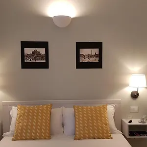Roman Suite Guest House Bed and breakfast